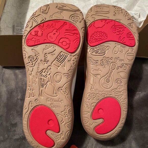 2 / $40 - NEW NIB UIN Slip On Shoes Cuenca Women's Size 7 Wearable Art NWT $240 - Picture 9 of 15